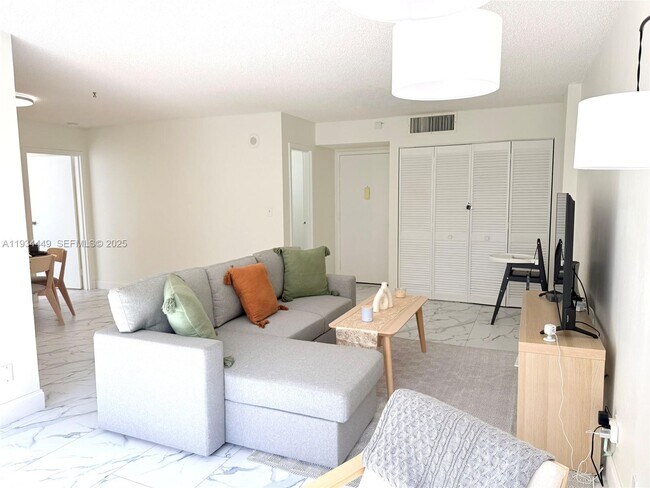 Building Photo - 16909 N Bay Rd