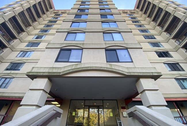 Building Photo - Five Points / USC Campus