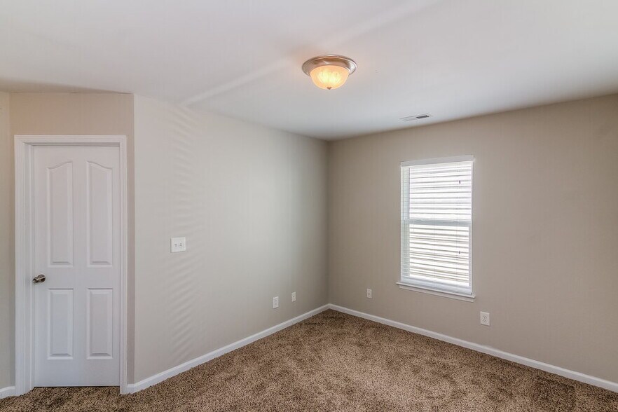 Building Photo - 523 Mountain Quail Dr