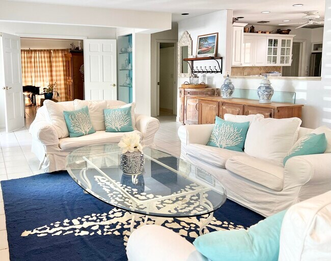 Building Photo - 1014 Lewis Cove