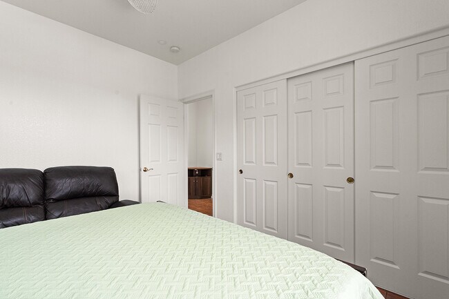 Building Photo - 7116 Torrey Mesa Ct