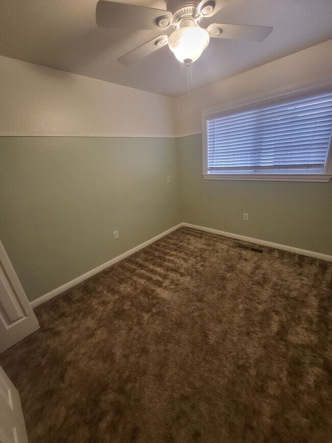 Building Photo - 1551 Rolling Hills Dr