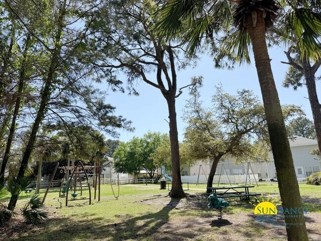 Building Photo - Stylishly Updated 3BR Home Minutes from Destin Harbor & Henderson Beach!