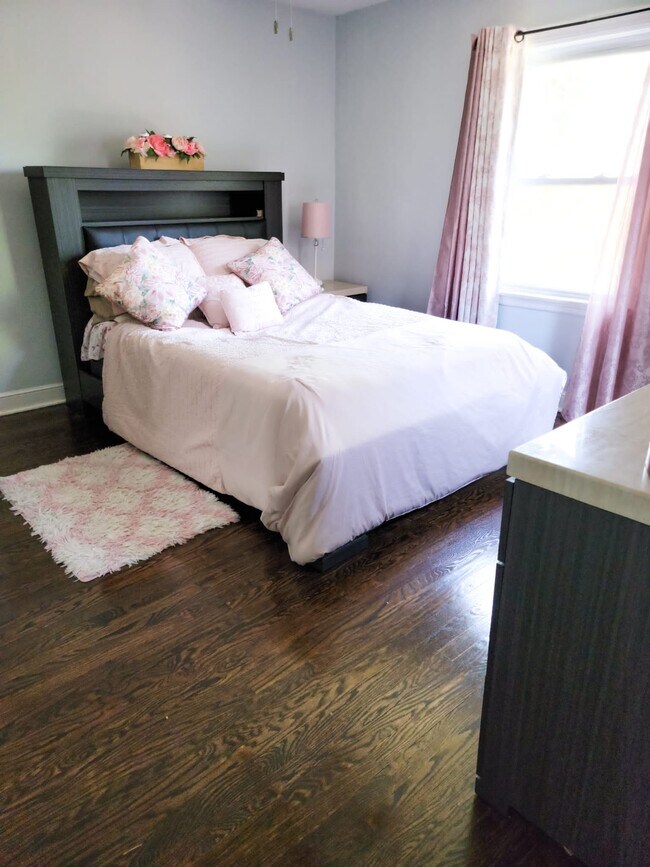 Building Photo - 6530 N Drake Ave