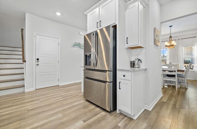 Building Photo - Resort Living in Arcadia | 5BR Home with Pond Views & Premium Upgrades
