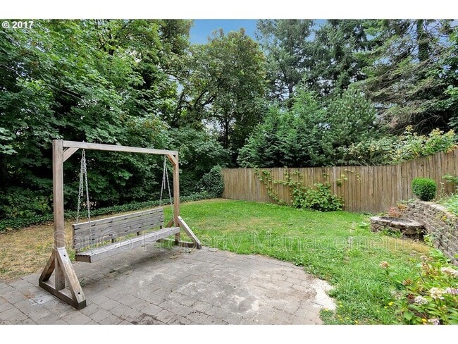 Building Photo - 6423 SW Raab Rd