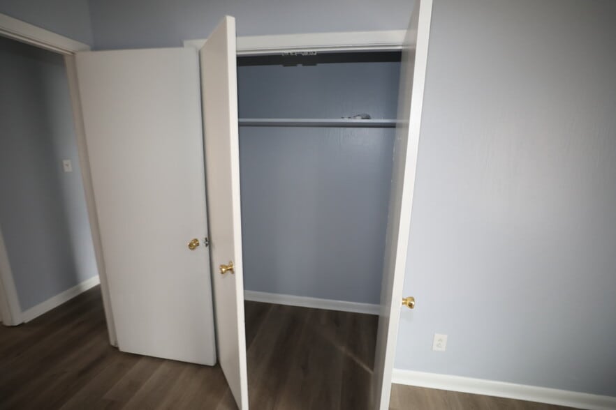 Building Photo - 1815 Paisley Ave