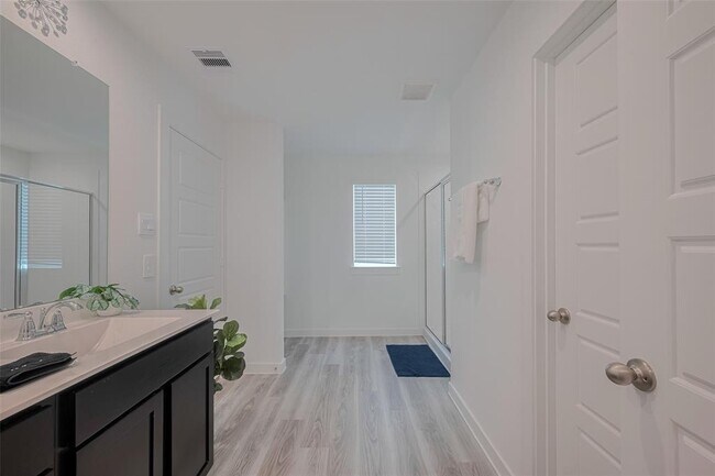 Building Photo - 3113 Crown Gate Dr