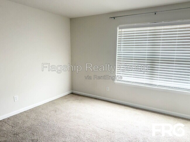 Building Photo - 4109 Laurel Rdg Dr