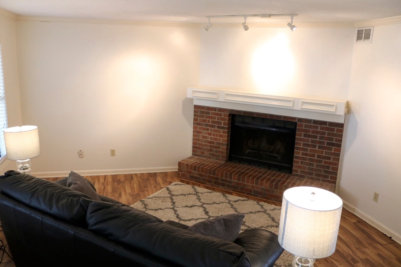 Spacious den and fireplace. - 7005 Sand Wedge Cir