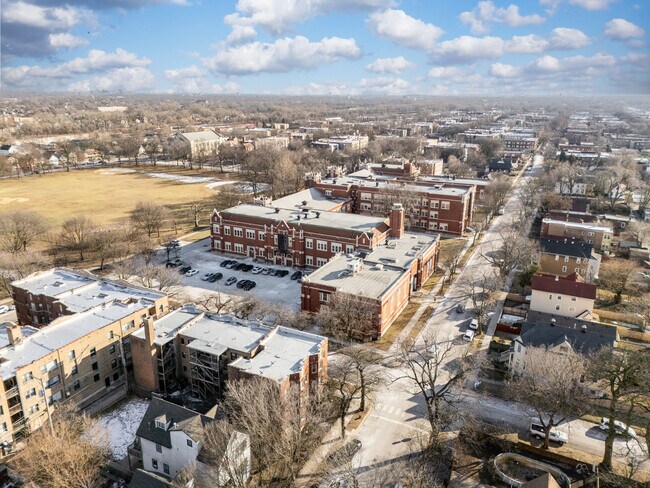 Building Photo - 7628 S Drexel Ave