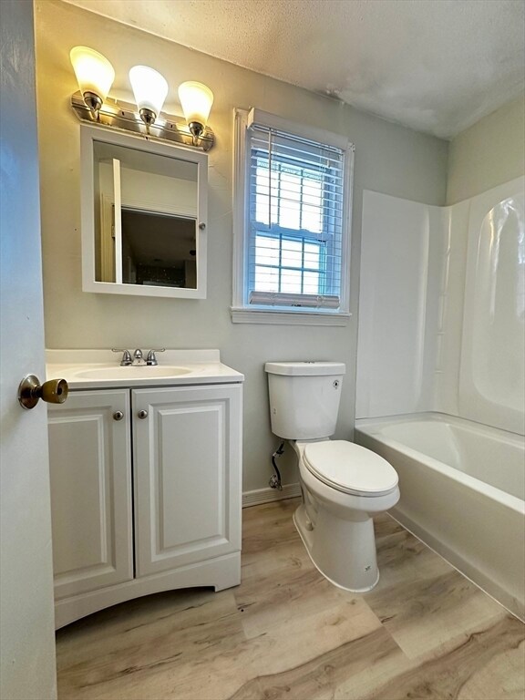 Building Photo - 540 Granby Rd