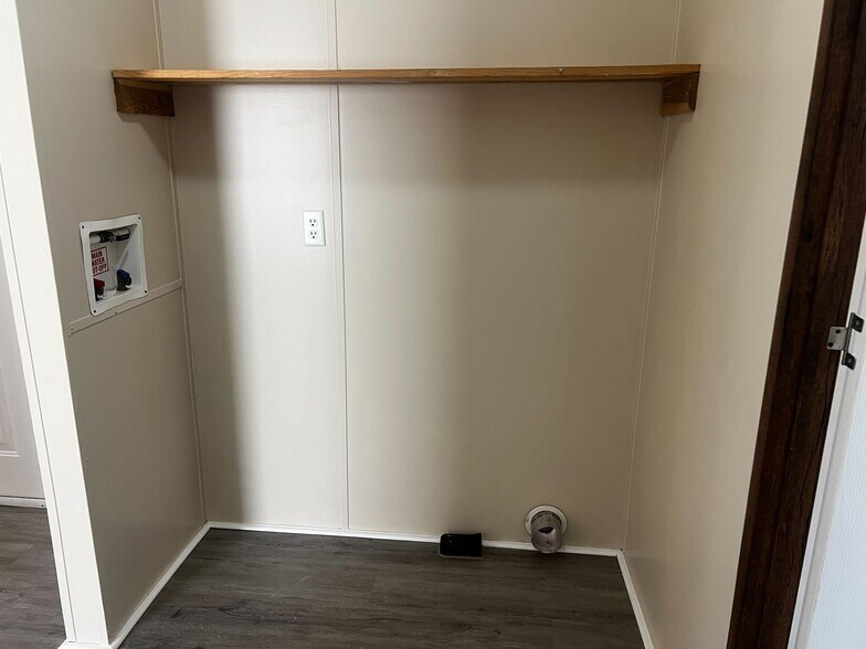 Building Photo - 709 N Collins Fwy