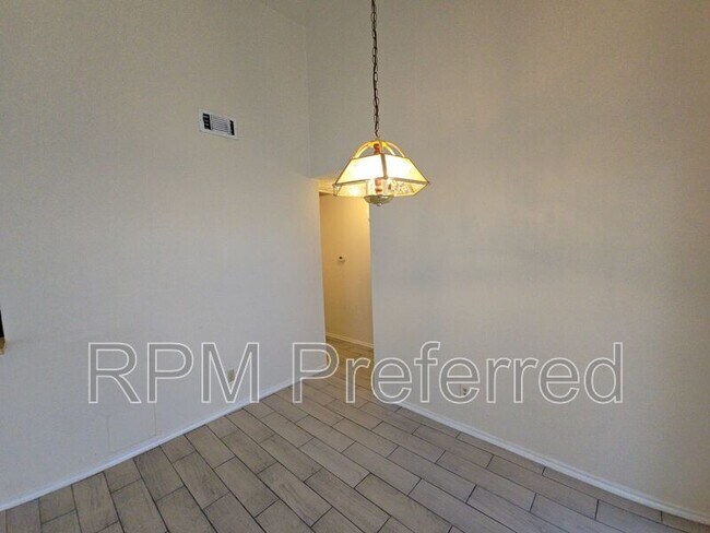 Building Photo - 3930 Mohlerbruk Dr