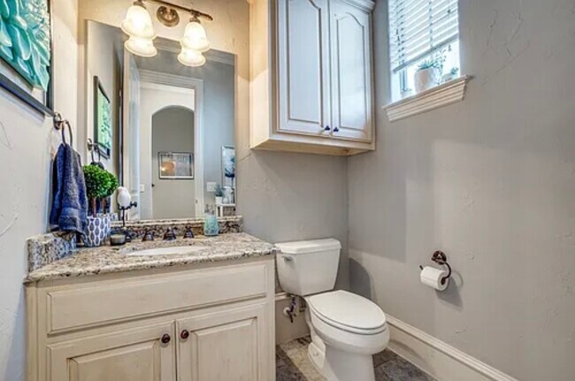 Building Photo - 1914 Euclid Ave