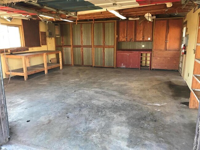 Building Photo - 360 Old Meramec Station Rd.