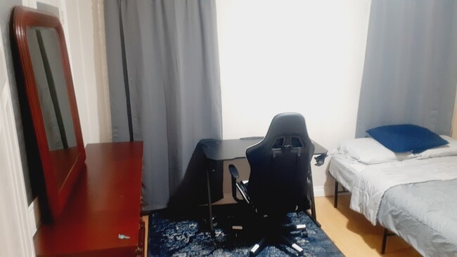 Building Photo - 1400 E Marshall Pl