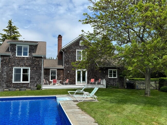 Building Photo - 541 Manor Ln