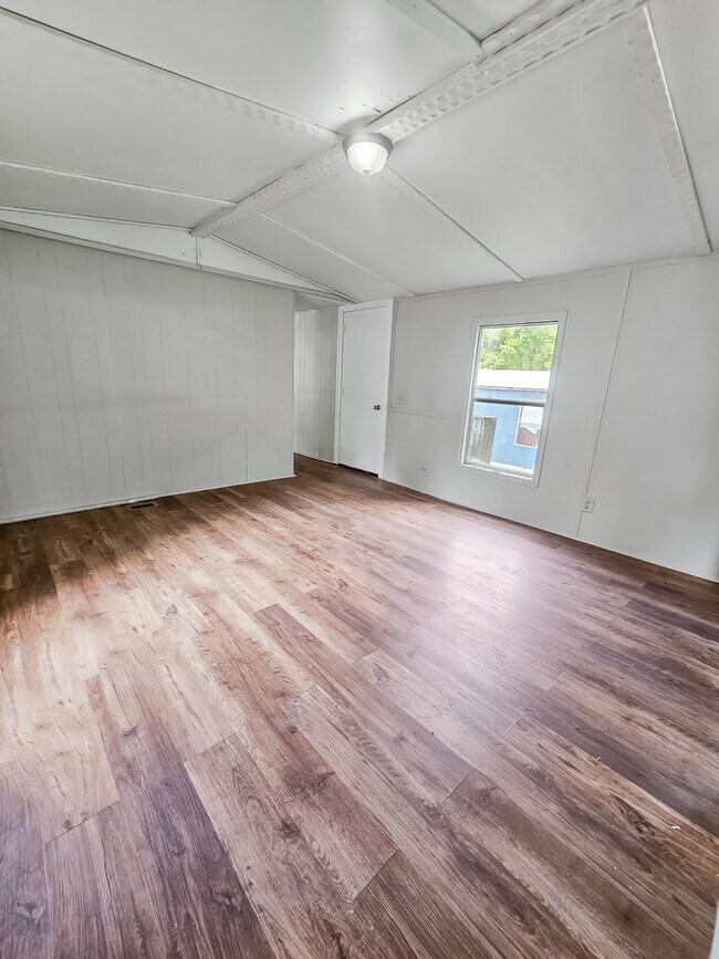 Building Photo - 412 McElhaney Rd