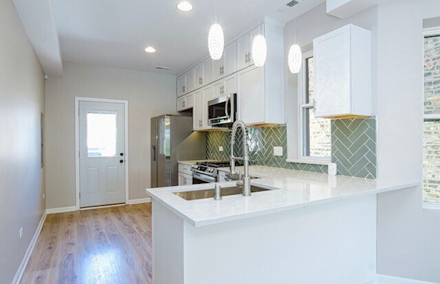 Building Photo - 1516 E 69th Plz