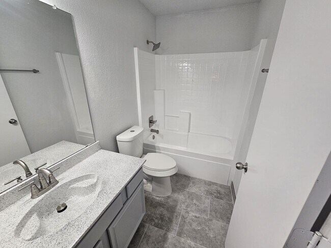 Building Photo - 919 Crestwood Dr