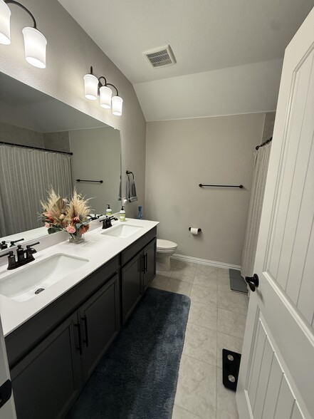 Building Photo - 928 Pinnacle Breeze Dr