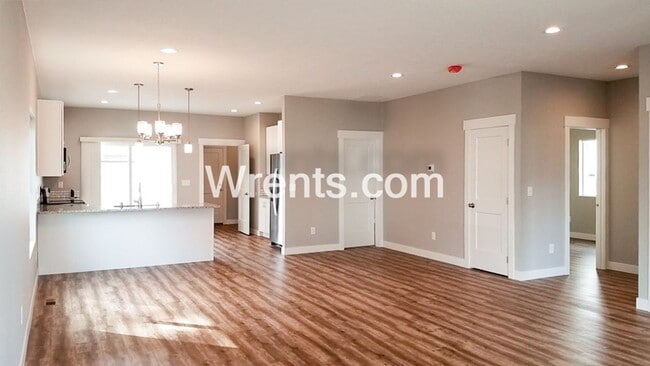 Building Photo - Beautiful Home By Esmeralda Golf Course Av...