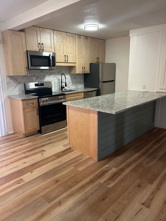 Building Photo - Updated Studio with Stainless Appliances & Flexible Lease Terms
