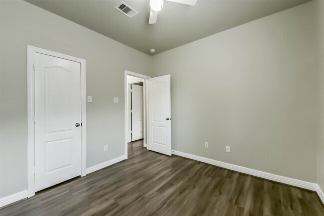 Building Photo - 21617 Horseshoe Dr