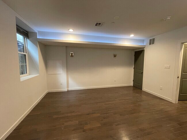 Building Photo - 1334 N 7th St