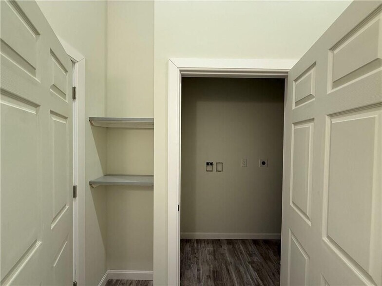 Building Photo - 327 Pine St