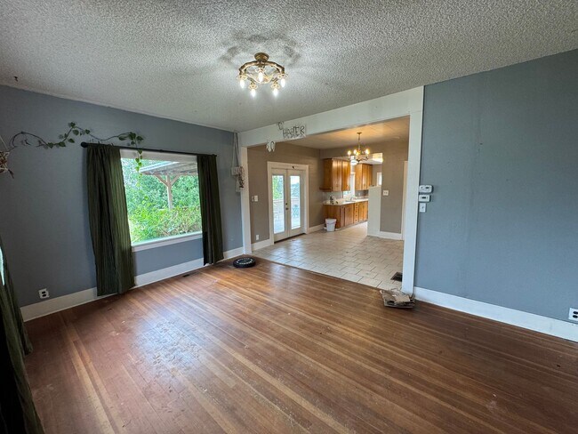 Building Photo - Country Living - 2 Bedroom 1 Bathroom