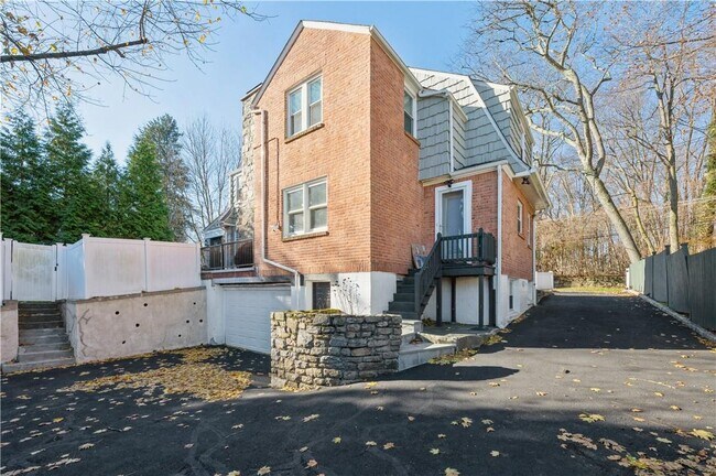 Building Photo - 353 Old Mamaroneck Rd