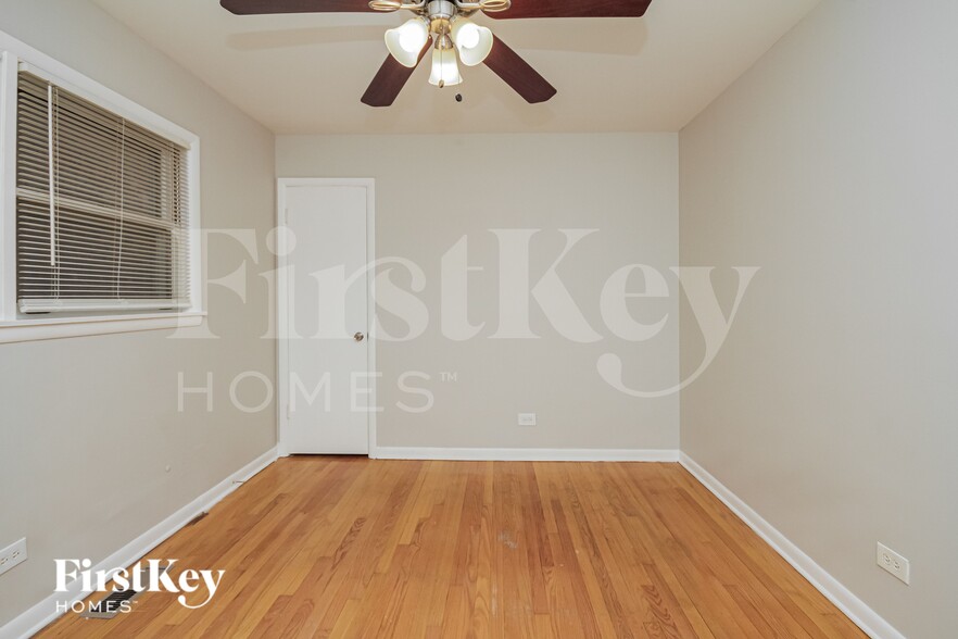 Building Photo - 6204 S Kildare Ave