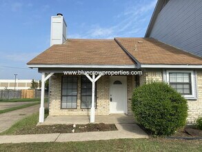 Building Photo - 2110 Stone Moss Ln