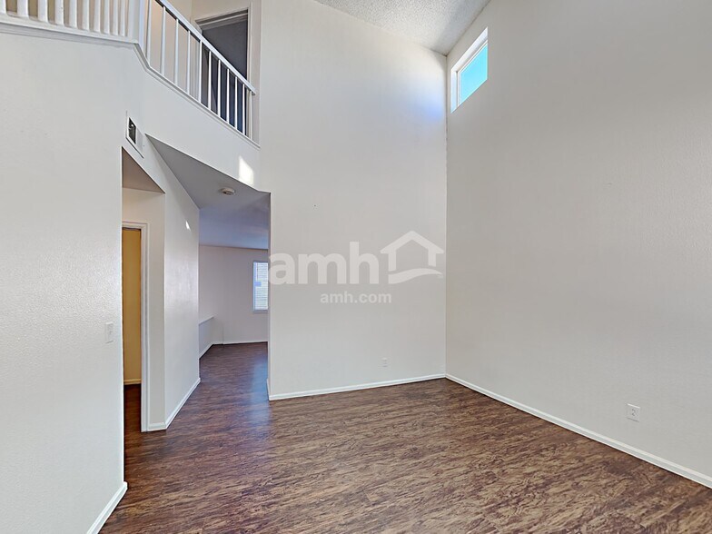 Building Photo - 411 Grey Swallow St