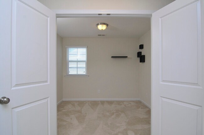 Building Photo - 429 Eastfair Dr