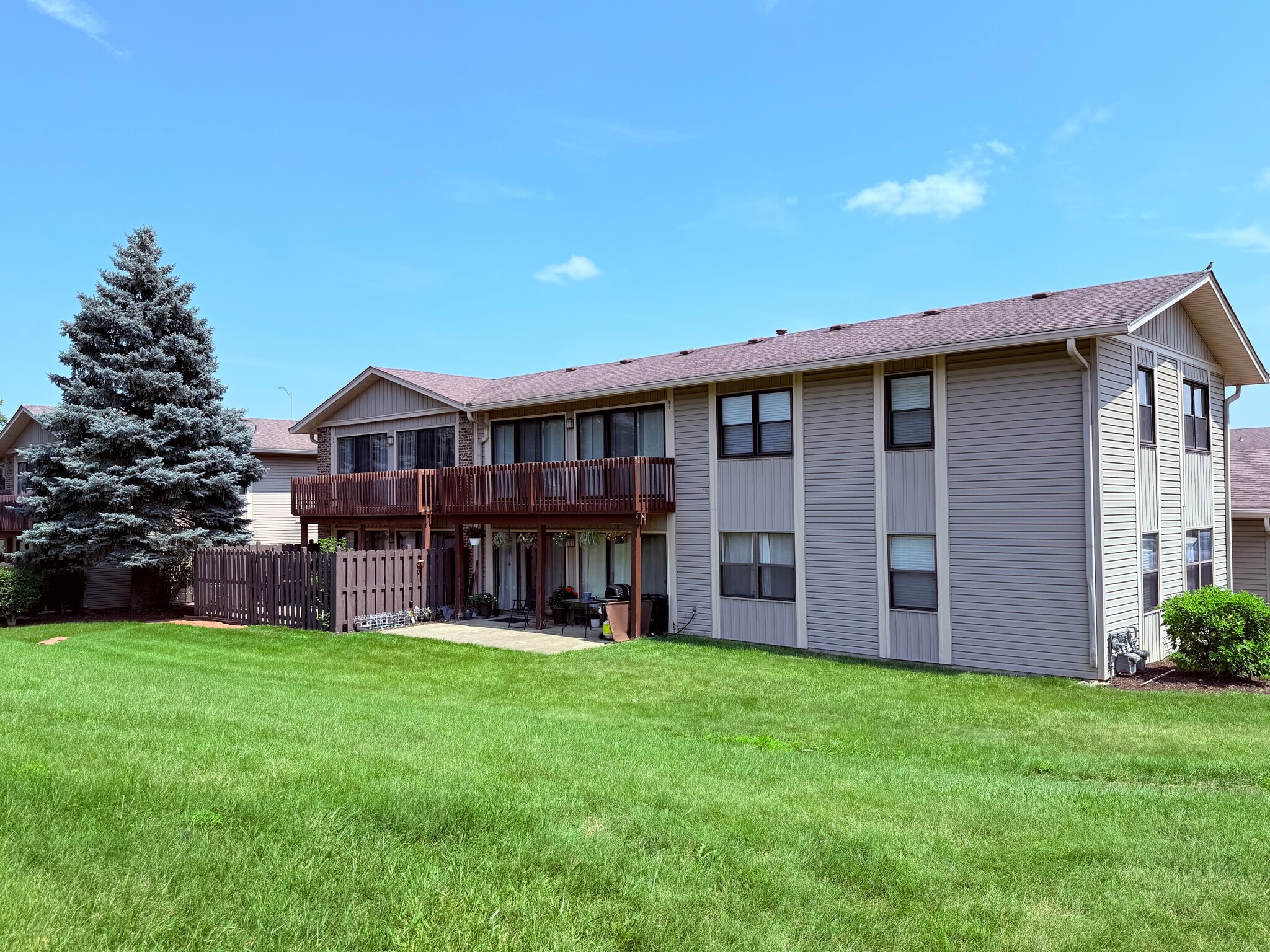 Building Photo - 1335 Gifford Ct