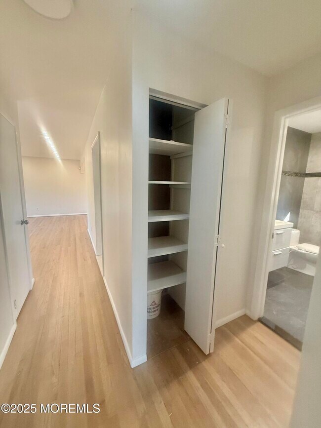 Building Photo - 117 Greymoor Rd