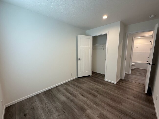 Building Photo - Spacious Pet-Friendly 3BR Home in Secure Belleville Neighborhood – Only $950/Month!