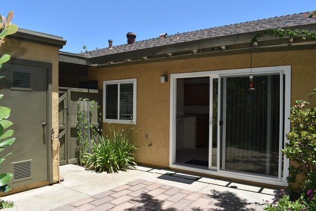 Building Photo - 3 Bedroom 2 Bath Single Story Home- Mesa V...