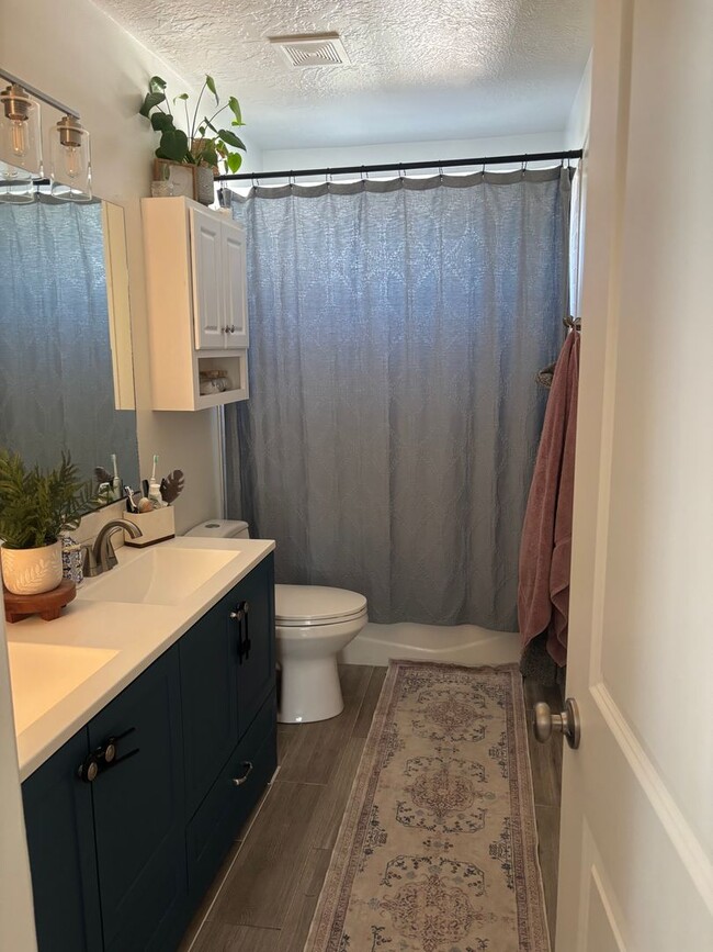 Building Photo - Beautiful remodeled home with fenced backyard and 2 car garage