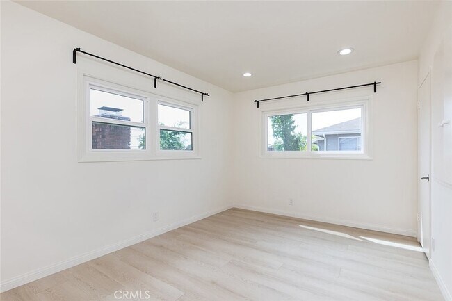 Building Photo - 3511 Paraiso Way