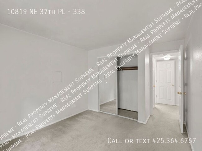 Building Photo - 10819 NE 37th Pl