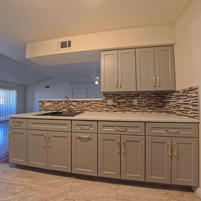 Building Photo - 2nd Level Specious One Bedroom Condo at Copper Sands!