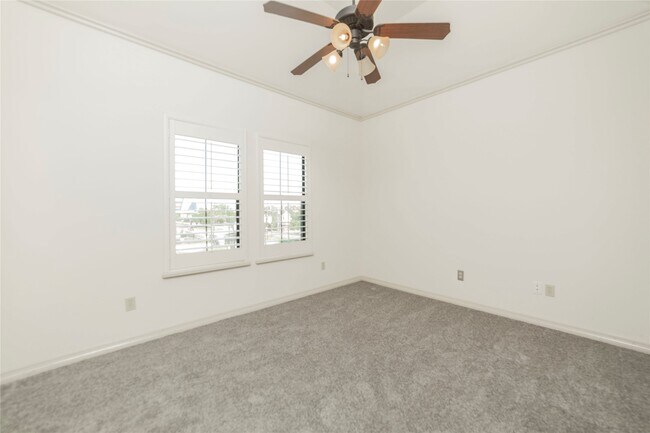 Building Photo - 3123 Fairdale Oaks E