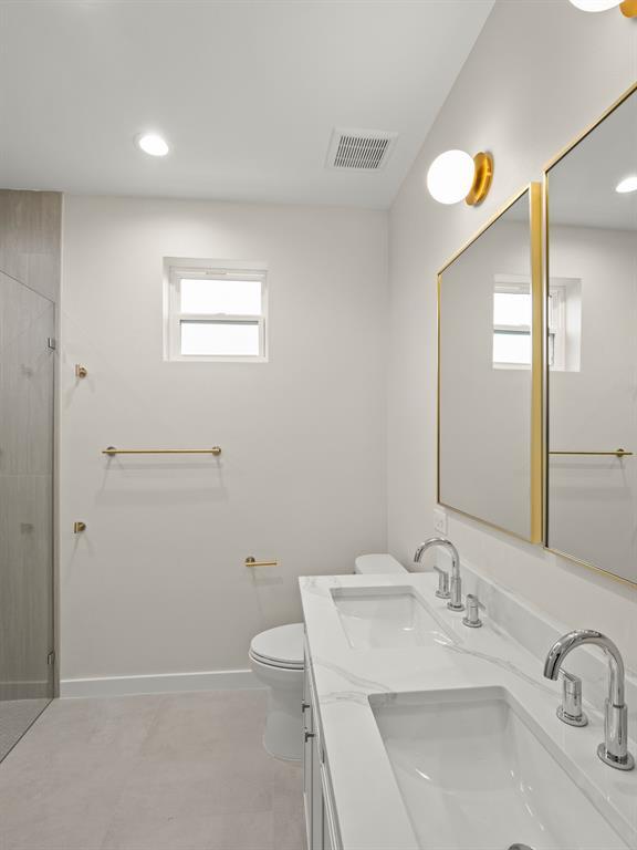 Building Photo - 1165 Nickols Ave