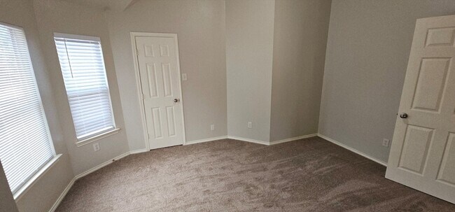 Building Photo - 706 Woodport Ln
