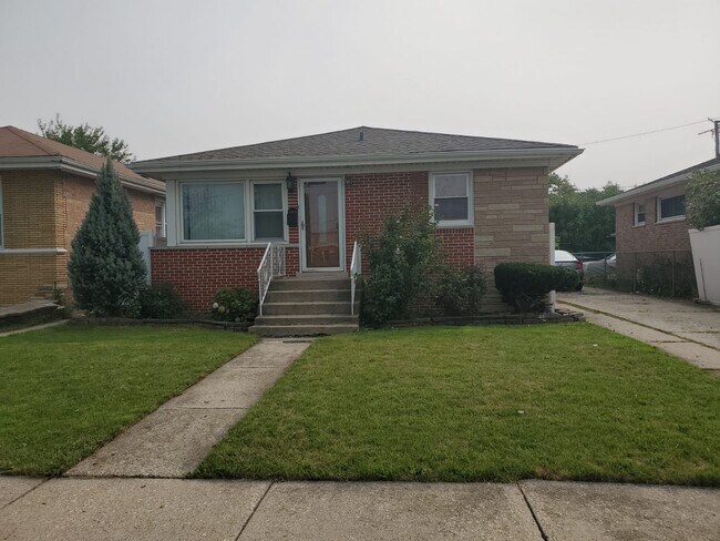 Primary Photo - 7817 S Keating Ave