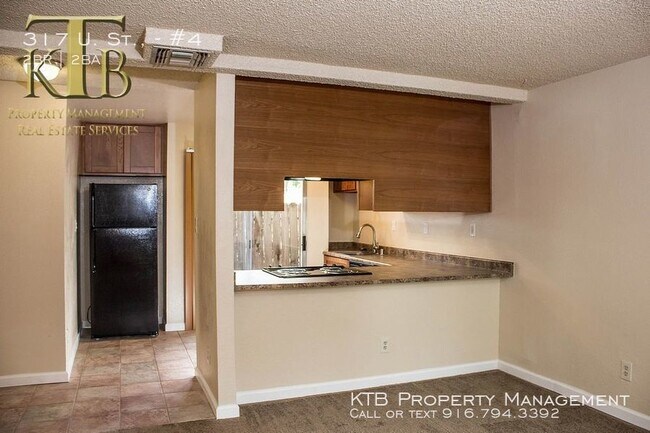 Building Photo - 2 Bedroom Downtown Townhome